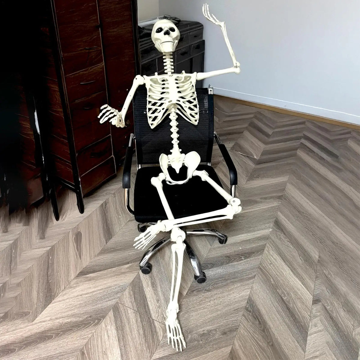 Life-Size Posable Human Skeleton Halloween Decor